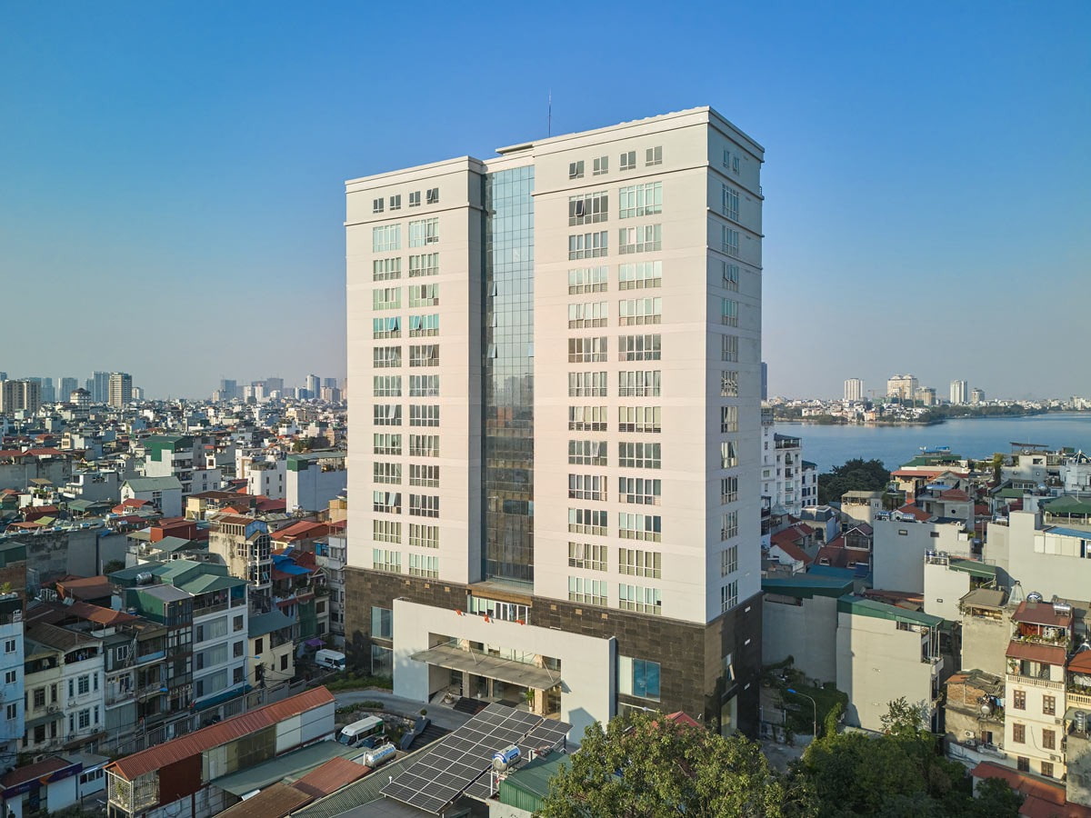 Toà nhà Mercury nhìn từ xa với cảnh quan xung quanh tại quận Tây Hồ, Hà Nội - hình ảnh từ Property Plus